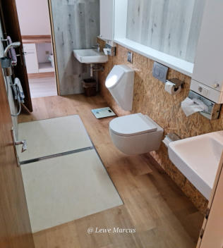 direkter Seeblick mit schöner Terrase